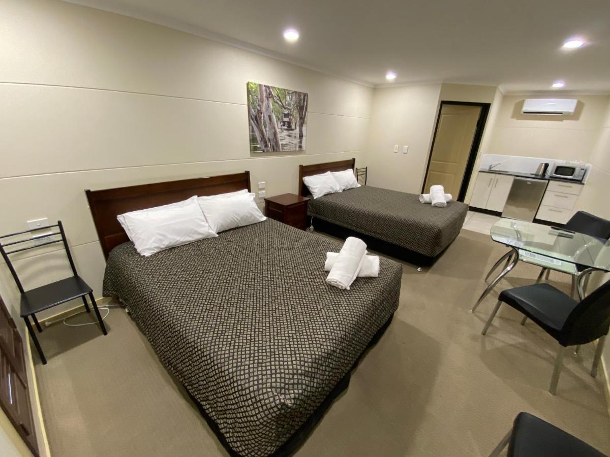 Balranald Club Motel エクステリア 写真