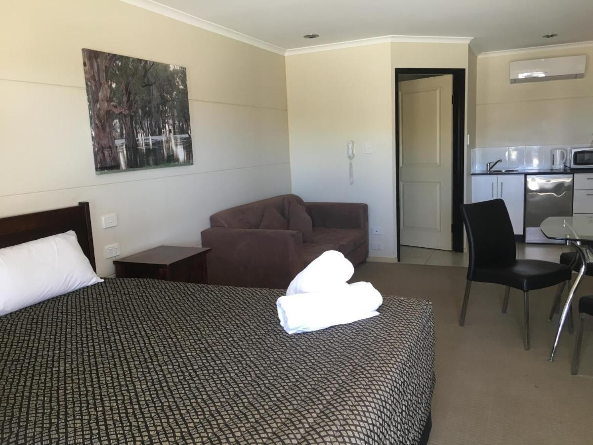 Balranald Club Motel エクステリア 写真